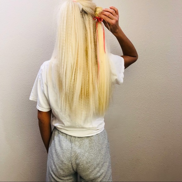 613 Bleach Blonde 20” Hair Extensions - Picture 2 of 6